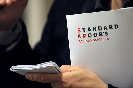 Прогноз по рейтингу "Росинтера""B-" улучшен S&P до стабильного с негативного Прогноз по рейтингу "Росинтера""B-" улучшен S&P до стабильного с негативного
