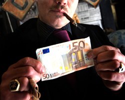 Евро дорожает во вторник на 45 коп в рамках коррекции после снижения накануне Евро дорожает во вторник на 45 коп в рамках коррекции после снижения накануне