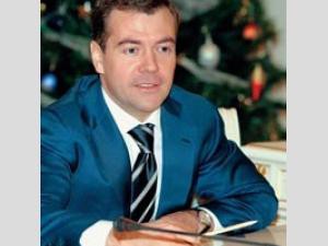 Медведев считает, что темпы геологического изучения российского шельфа недостаточны Медведев считает, что темпы геологического изучения российского шельфа недостаточны