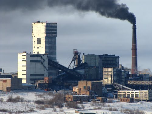 На поверхность из шахты вышли 242 человека На поверхность из шахты вышли 242 человека