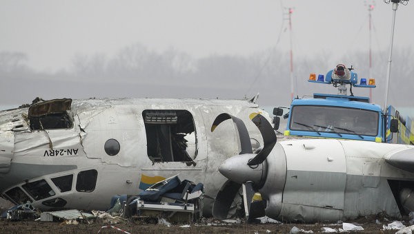 Одной из версий аварийной посадки Ан-24 в Донецке стал теракт 