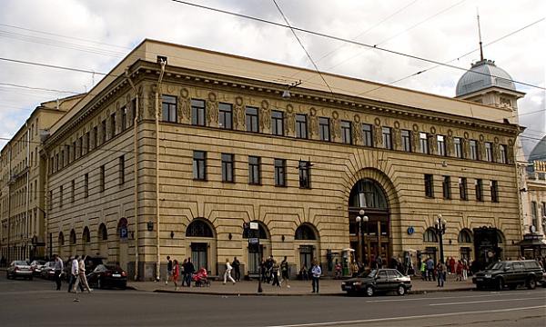 Около выхода со станции метро "Пушкинская" в Москве будут посажены деревья Около выхода со станции метро "Пушкинская" в Москве будут посажены деревья
