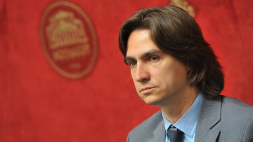 До 18 апреля продлили предварительное следствие по делу о нападении на Сергея Филина До 18 апреля продлили предварительное следствие по делу о нападении на Сергея Филина