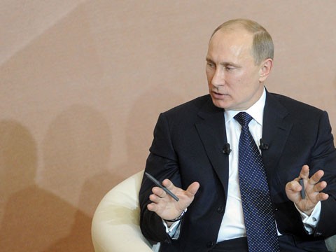 Путин призывает не превращать РФ в собес, а повышать производительность труда Путин призывает не превращать РФ в собес, а повышать производительность труда