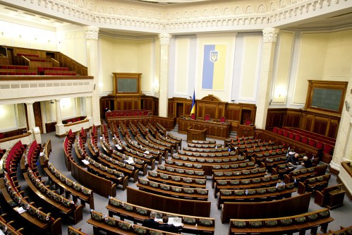 Опустевшая Рада возобновила работу Опустевшая Рада возобновила работу