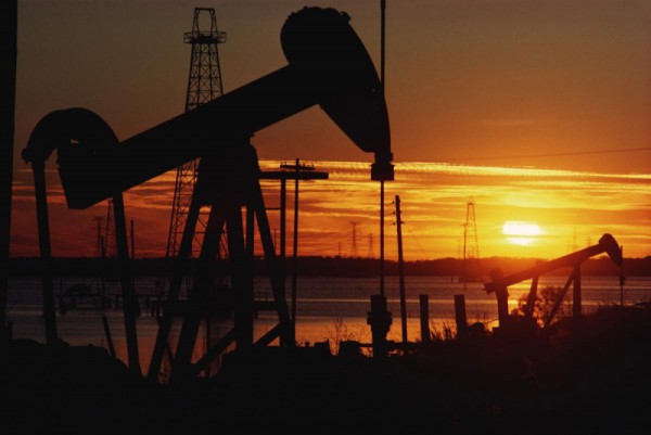С 1 мая снижается пошлина на экспорт нефти из РФ С 1 мая снижается пошлина на экспорт нефти из РФ