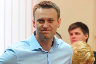 Суд в Кирове возобновил рассмотрение дела в отношении оппозиционера Алексея Навального и его знакомого Петра Офицерова Суд в Кирове возобновил рассмотрение дела в отношении оппозиционера Алексея Навального и его знакомого Петра Офицерова