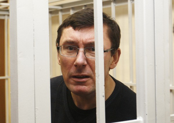 Виктор Янукович помиловал Юрия Луценко Виктор Янукович помиловал Юрия Луценко