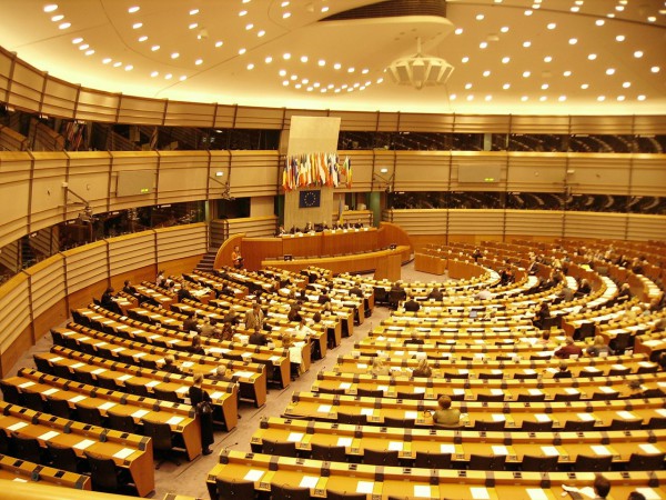 Европарламент будет спасать банки по кипрскому сценарию Европарламент будет спасать банки по кипрскому сценарию