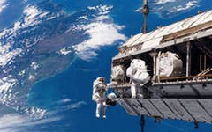 В середине июня состоится первый выход в открытый космос по российской программе В середине июня состоится первый выход в открытый космос по российской программе
