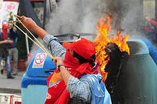 Скончался один из раненных во время акции протеста в Турции Скончался один из раненных во время акции протеста в Турции