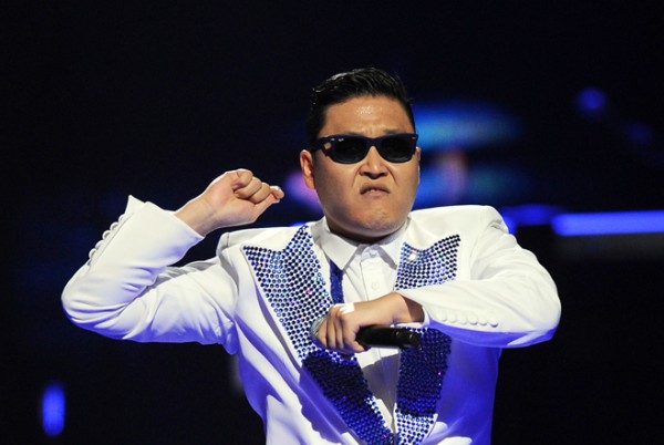 Южнокорейский певец PSY побил рекорд Южнокорейский певец PSY побил рекорд