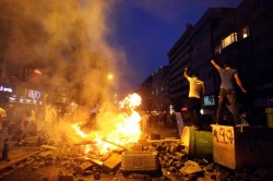 К турецкому протесту подтянулись рабочие К турецкому протесту подтянулись рабочие