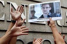 Власти США надеются на то, что Россия не впустит Эдварда Сноудена Власти США надеются на то, что Россия не впустит Эдварда Сноудена