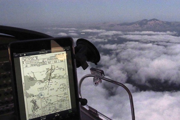 Пилоты США поменяли бумажные карты на iPad Пилоты США поменяли бумажные карты на iPad