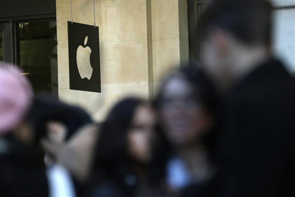 Стюардессу убил iPhone 5 Стюардессу убил iPhone 5