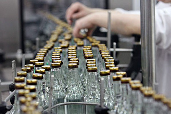 В июне рухнул выпуск водки на 40% В июне рухнул выпуск водки на 40%