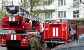 Ребенок выпрыгнул с балкона горящей квартиры на севере Москвы Ребенок выпрыгнул с балкона горящей квартиры на севере Москвы