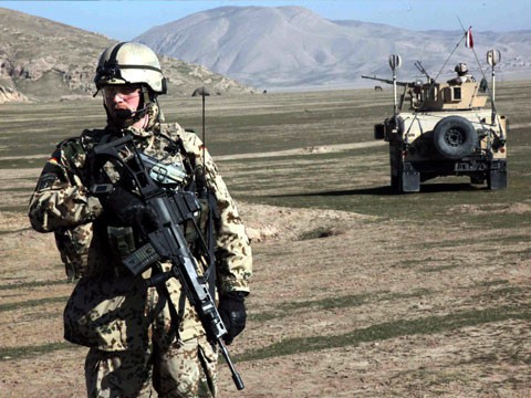 НАТО не стремится к военному решению в Сирии НАТО не стремится к военному решению в Сирии