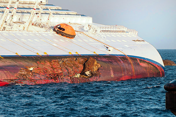 У берегов Италии проводятся работы по подъёму затонувшего лайнера Costa Concordia У берегов Италии проводятся работы по подъёму затонувшего лайнера Costa Concordia