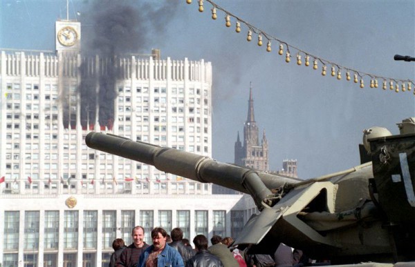 В России вспоминают события 1993 года В России вспоминают события 1993 года
