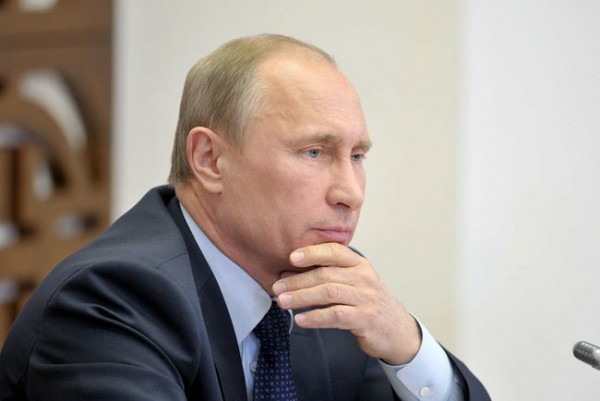 Путин считает, что коррупцию надо искоренять Путин считает, что коррупцию надо искоренять