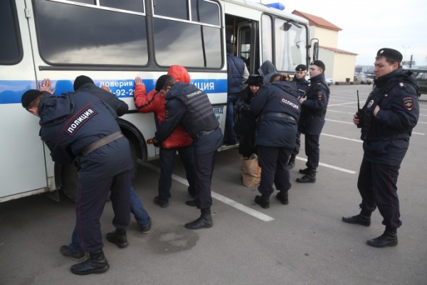 На рынке "Садовод" полицейские задержали более 600 человек На рынке "Садовод" полицейские задержали более 600 человек