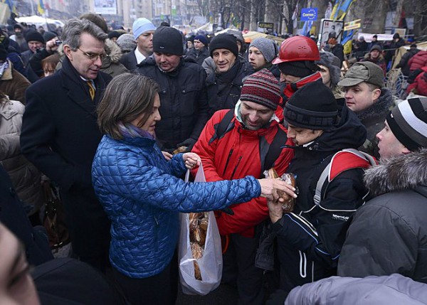 Госдеп раздала печенье на Майдане Госдеп раздала печенье на Майдане