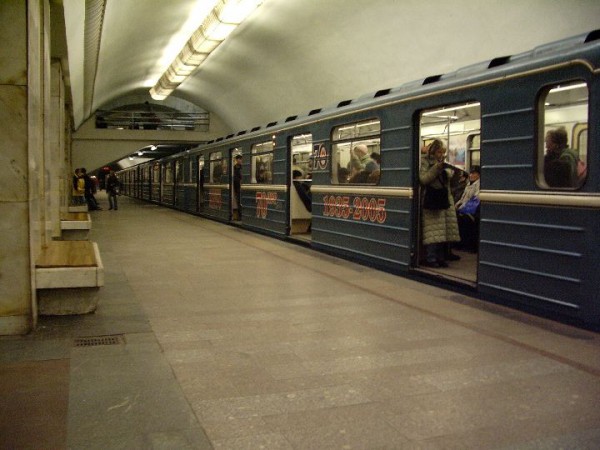 Билет на поездку в метро Москвы подорожает сразу на треть Билет на поездку в метро Москвы подорожает сразу на треть
