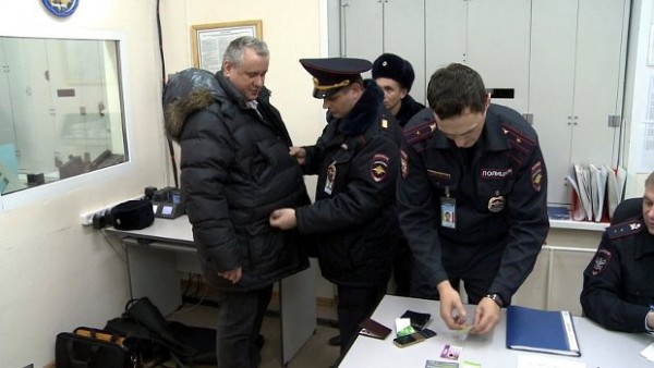 Пьяный экс-чиновник избил стюарда авиарейса Москва – Красноярск Пьяный экс-чиновник избил стюарда авиарейса Москва – Красноярск