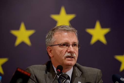 Депутат Европарламента считает, что Украину нужно "дожать" Депутат Европарламента считает, что Украину нужно "дожать"