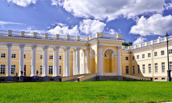 В Царском Селе обнаружен подземный ход Николая II В Царском Селе обнаружен подземный ход Николая II