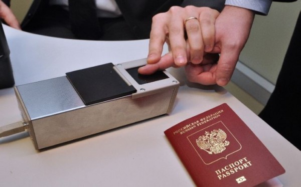 Правительство России определилось с датой введения загранпаспортов с отпечатками пальцев Правительство России определилось с датой введения загранпаспортов с отпечатками пальцев