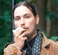 Избитый в 2008 году химкинский активист-эколог Бекетов начал ходить без костылей Избитый в 2008 году химкинский активист-эколог Бекетов начал ходить без костылей