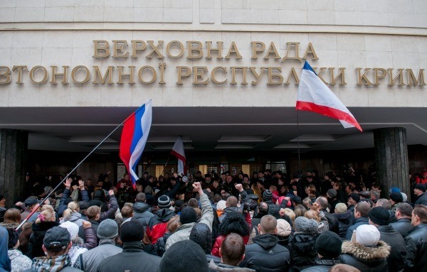 Жители Крыма требуют референдума по вопросу выхода полуострова из состава Украины Жители Крыма требуют референдума по вопросу выхода полуострова из состава Украины