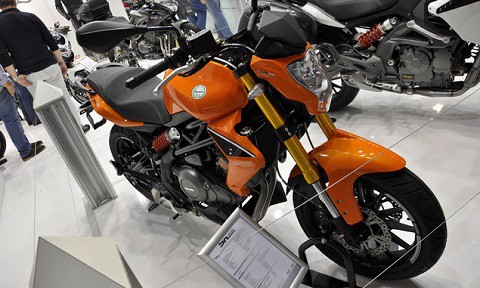 Benelli представляет новую модель 2014 - Benelli BN 302! Benelli представляет новую модель 2014 - Benelli BN 302!