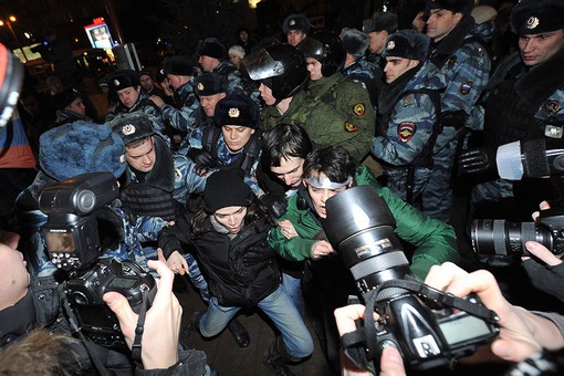 Разгон массовой акции в поддержку "узников Болотной" или отсутствие надежды на диалог с властью Разгон массовой акции в поддержку "узников Болотной" или отсутствие надежды на диалог с властью