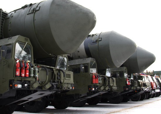 Северная Корея запустила две баллистические ракеты средней дальности типа "Нодон" Северная Корея запустила две баллистические ракеты средней дальности типа "Нодон"