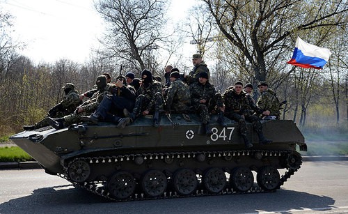 На востоке Украины чиновники обещают вознаграждение за "оружие и наемников" На востоке Украины чиновники обещают вознаграждение за "оружие и наемников"