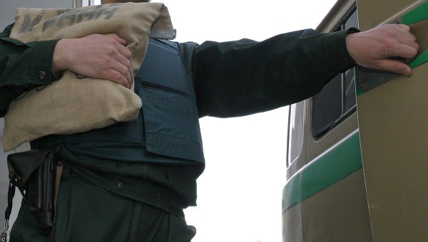 В московском аэропорту ограбили инкассатора В московском аэропорту ограбили инкассатора
