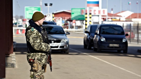Украина грозит России введением визового режима Украина грозит России введением визового режима