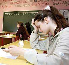 Рособрнадзор понизил порог оценивания ЕГЭ по математике с 24 до 20 баллов. Рособрнадзор понизил порог оценивания ЕГЭ по математике с 24 до 20 баллов.
