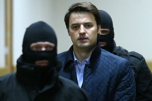 Генерал Майор Колесников выпрыгнул из окна следственного комитета Генерал Майор Колесников выпрыгнул из окна следственного комитета