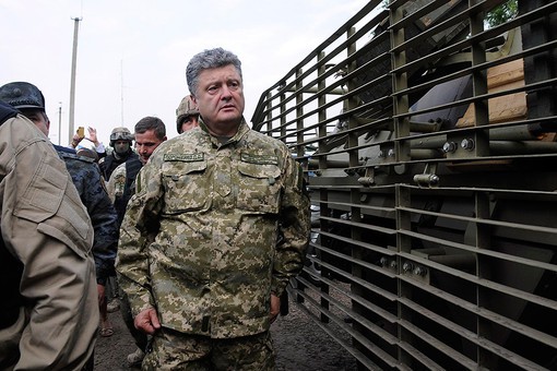 Порошенко желает мира и рассматривает военный сценарий Порошенко желает мира и рассматривает военный сценарий