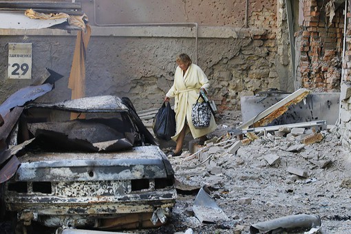 Силовики открывают огонь по мирным жителям Силовики открывают огонь по мирным жителям