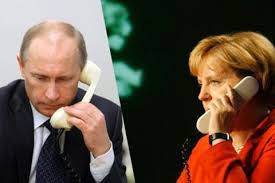 Путин рассказал Меркель, зачем его "конвой" вьехал в Украину. Путин рассказал Меркель, зачем его "конвой" вьехал в Украину.