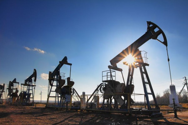 Цена на нефть на мировых биржах упала почти на 4 доллара Цена на нефть на мировых биржах упала почти на 4 доллара