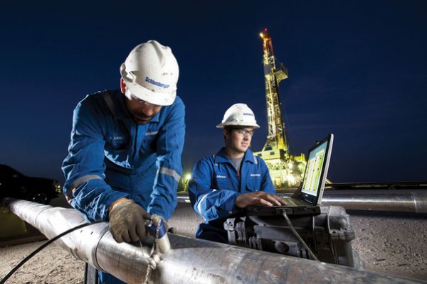 Schlumberger сократит 9 тысяч сотрудников из-за падения цен на нефть Schlumberger сократит 9 тысяч сотрудников из-за падения цен на нефть