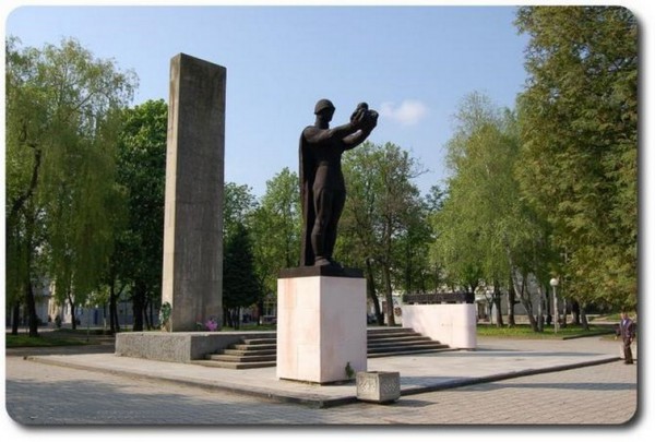 Госдума просит возбудить дела по факту разрушения памятников советским солдатам в Украине Госдума просит возбудить дела по факту разрушения памятников советским солдатам в Украине