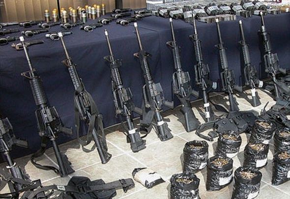 Конгрессмены призвали президента США начать поставки оружия на Украину Конгрессмены призвали президента США начать поставки оружия на Украину